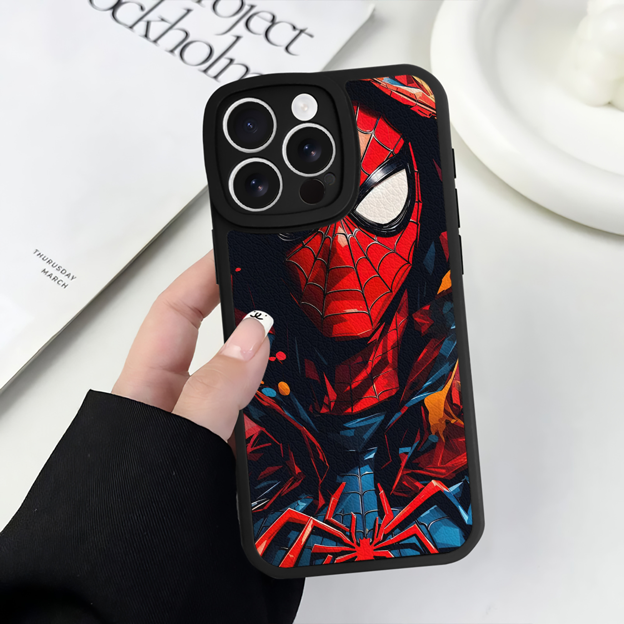 （画像用） Spider Man スパイダーマン 【iPhone 16シリーズ対応】シリコンスマホケース（レザー調） 材質：シリコン
